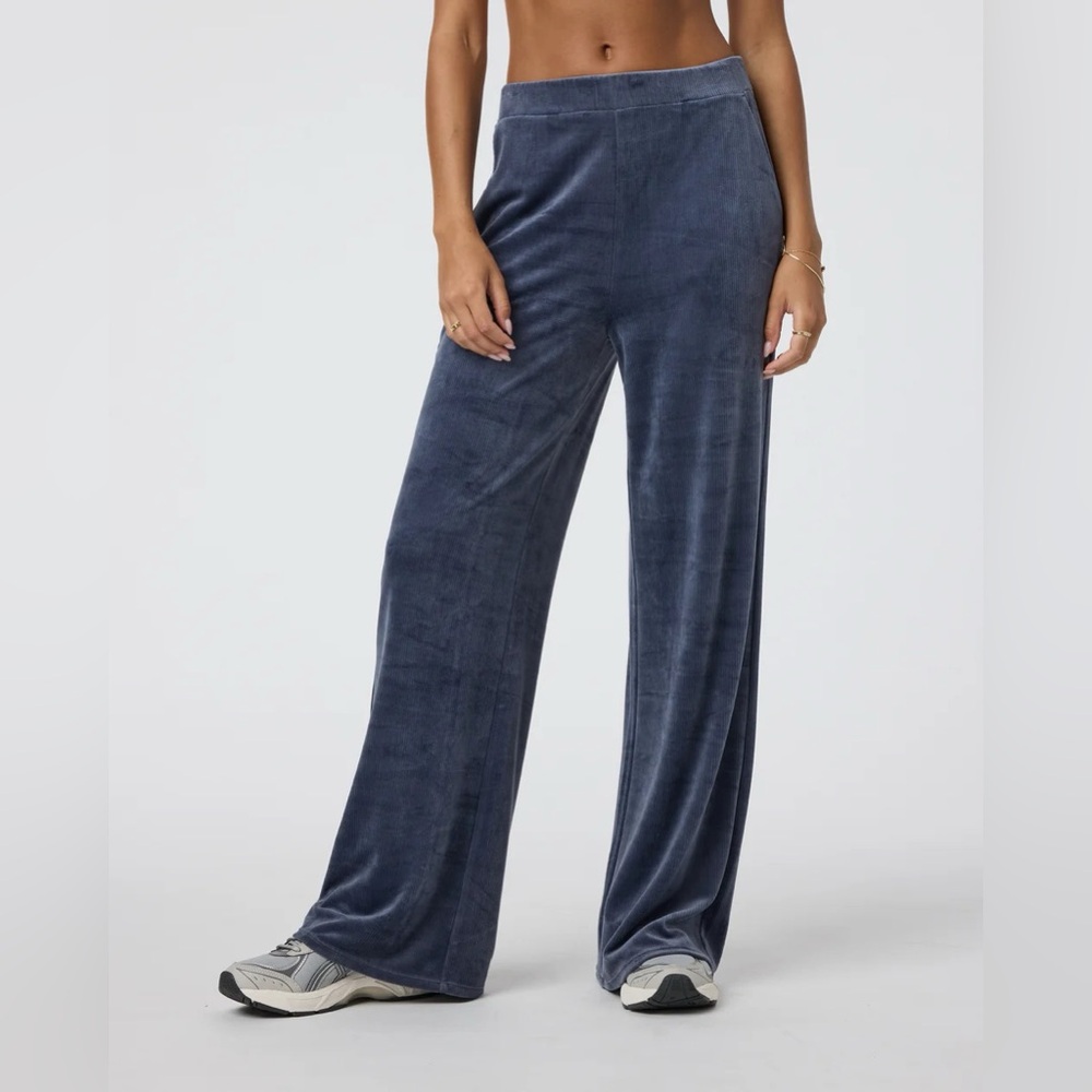 Holding: Vuori Haven Wideleg Women's Rib Pants, Azure? Blue, Medium